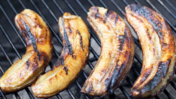 bananas roasted on the grill